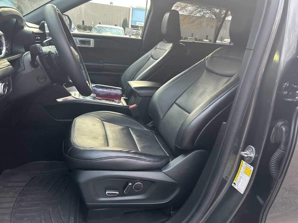 Used 2020 Ford Explorer Limited w/ Class III Trailer Tow Package image 12