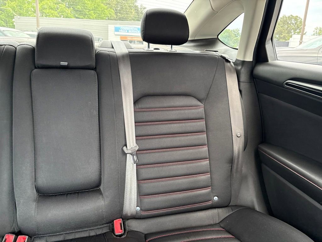 Used 2016 Ford Fusion SE FWD image 14