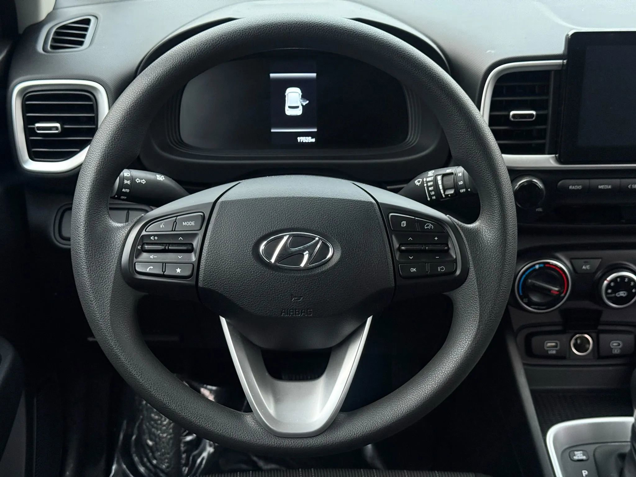 Used 2023 Hyundai Venue SE w/ Cargo Package image 28