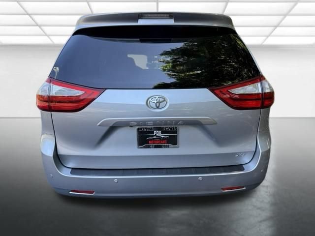 Used 2015 Toyota Sienna XLE w/ XLE Navigation Package FWD image 4