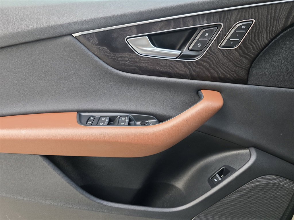 Used 2022 Audi Q8 Premium image 17