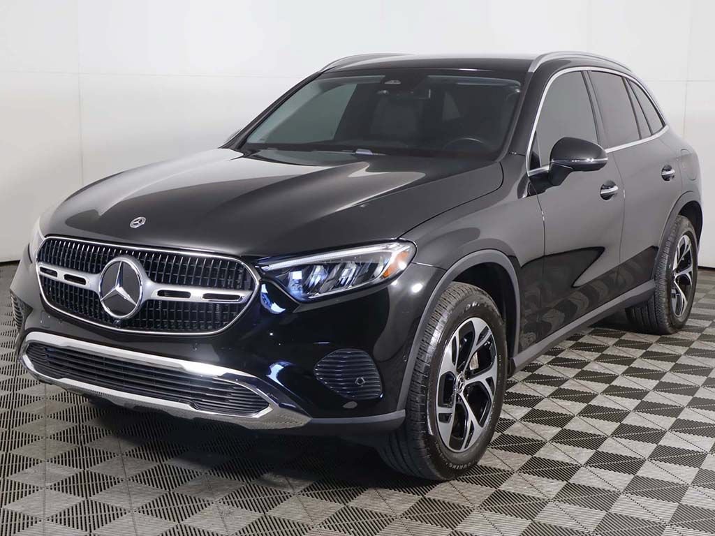 Used 2025 Mercedes-Benz GLC 350e 4MATIC image 8