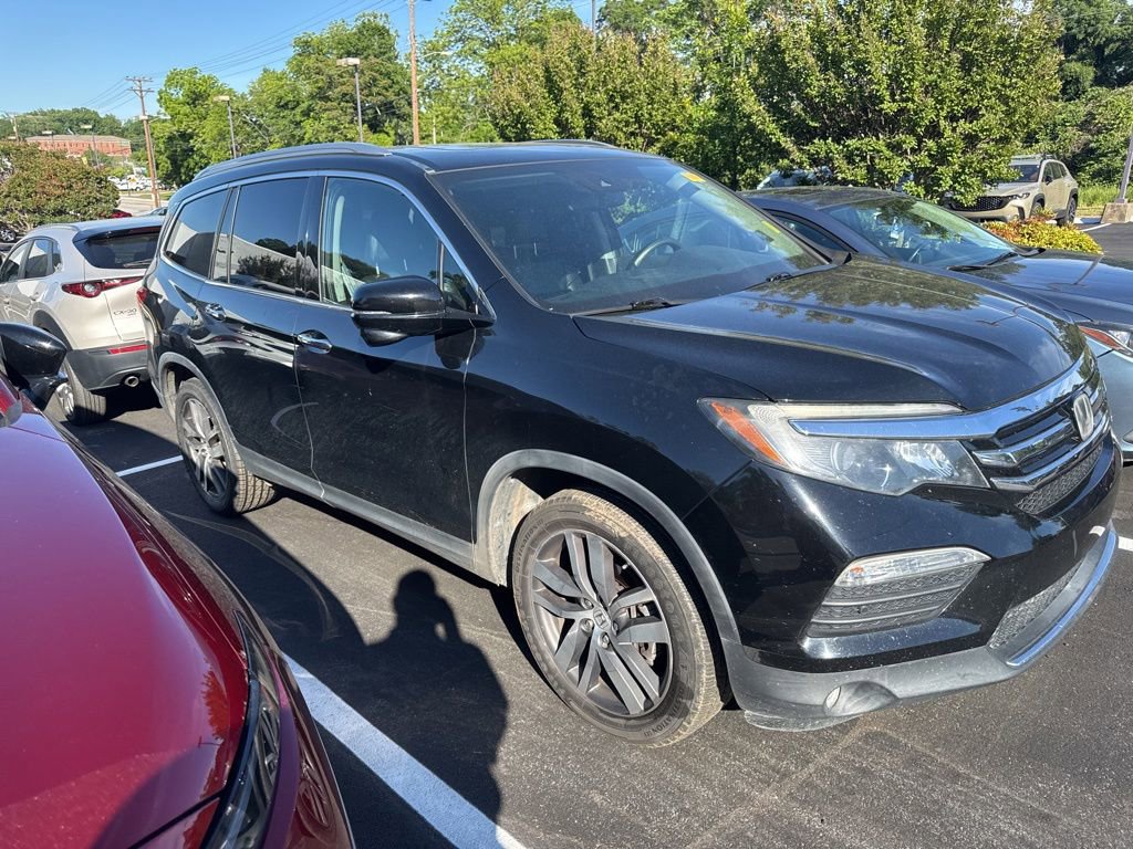 Used 2017 Honda Pilot Touring image 1