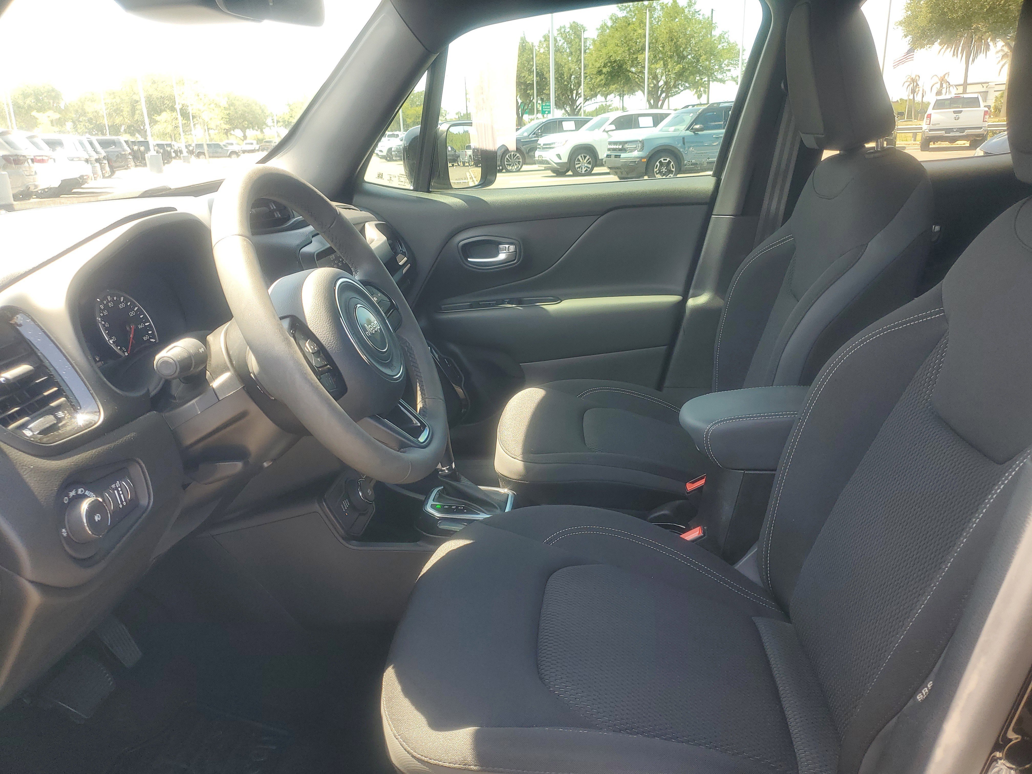 Used 2022 Jeep Renegade Altitude AWD/4WD image 13