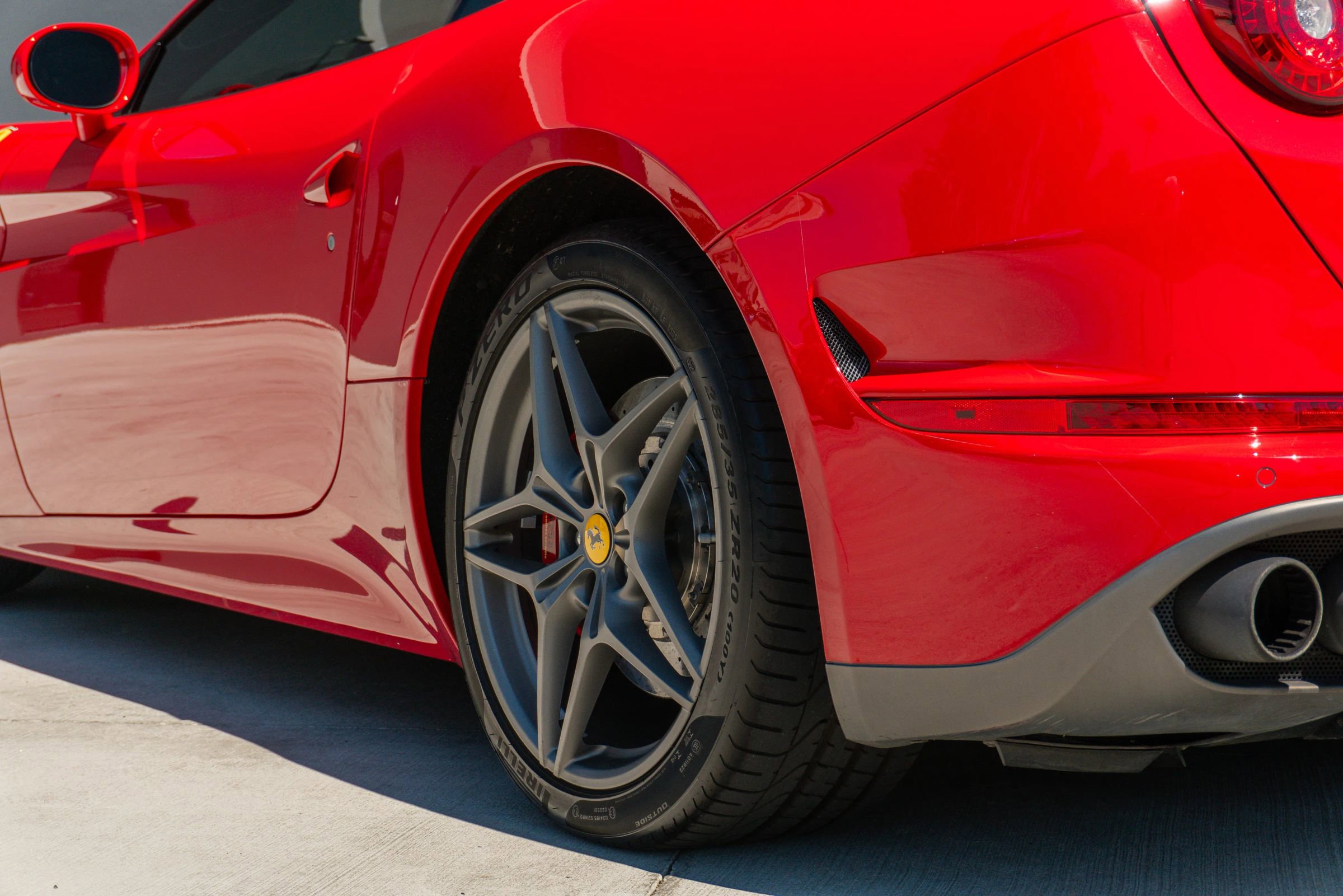 Used 2017 Ferrari California T image 48