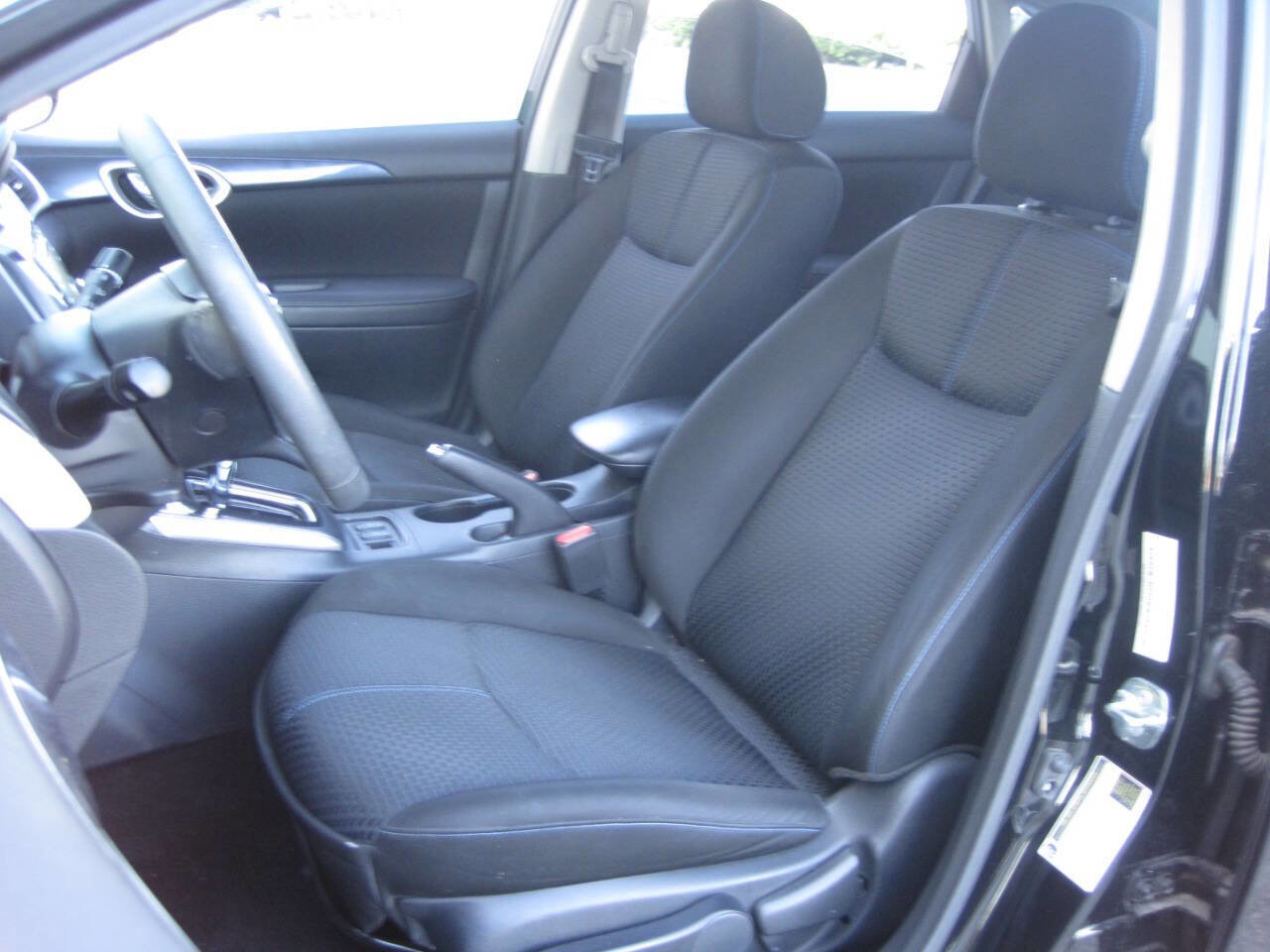 Used 2017 Nissan Sentra SR w/ SR Midnight Edition image 19