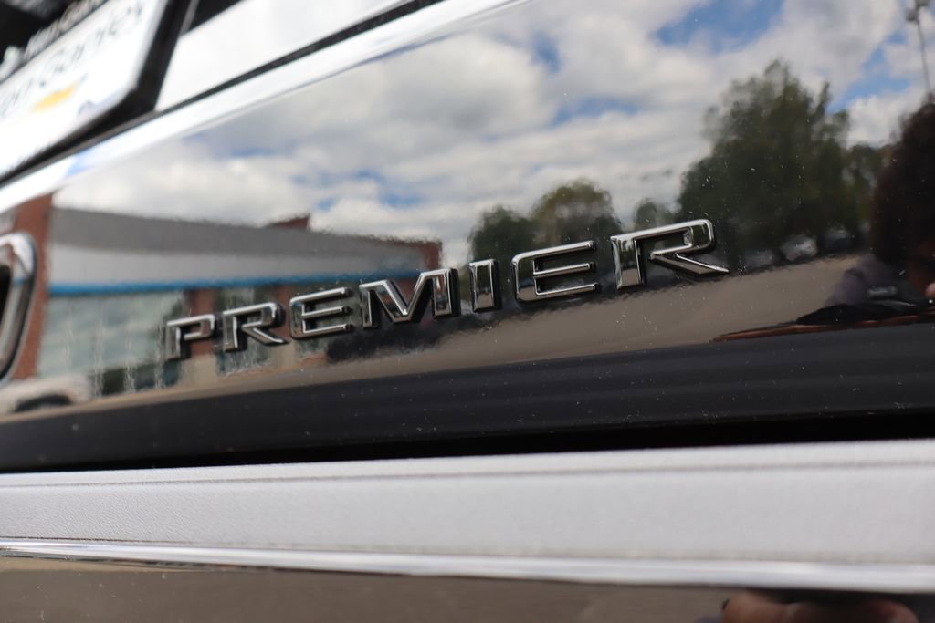 New 2025 Chevrolet Suburban Premier image 38