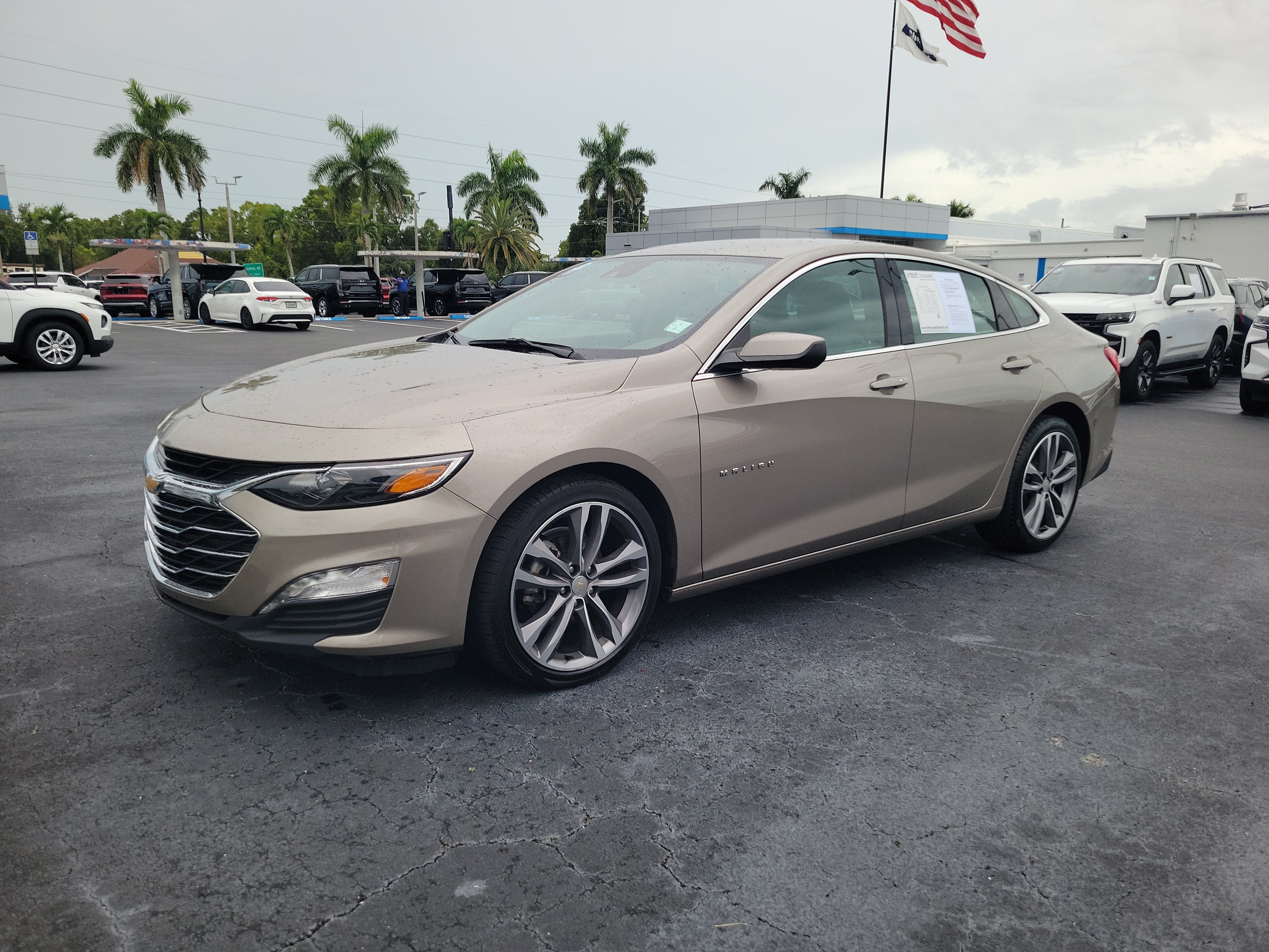 Used 2025 Chevrolet Malibu LT FWD image 2