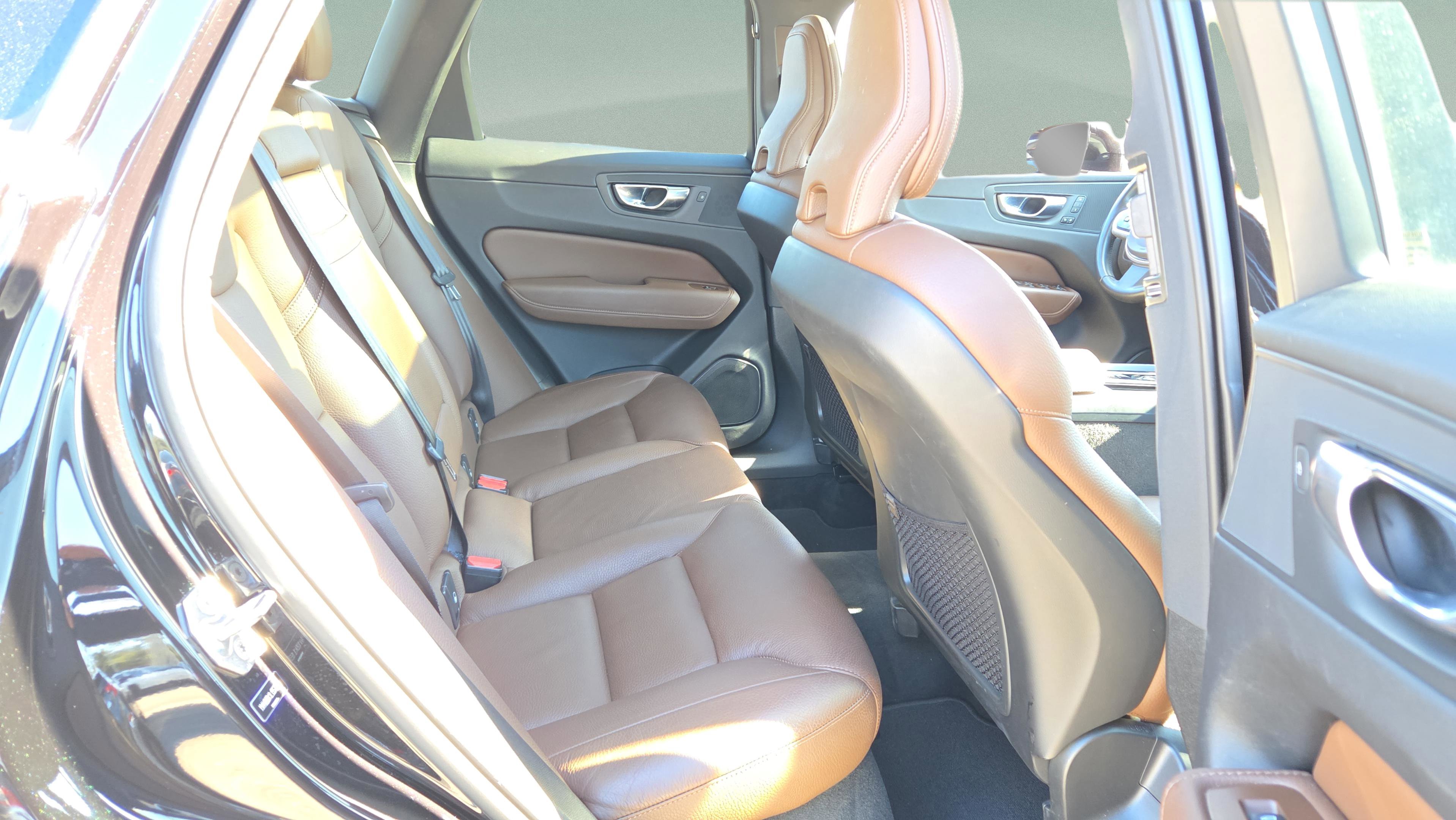 Used 2020 Volvo XC60 T5 Momentum image 26