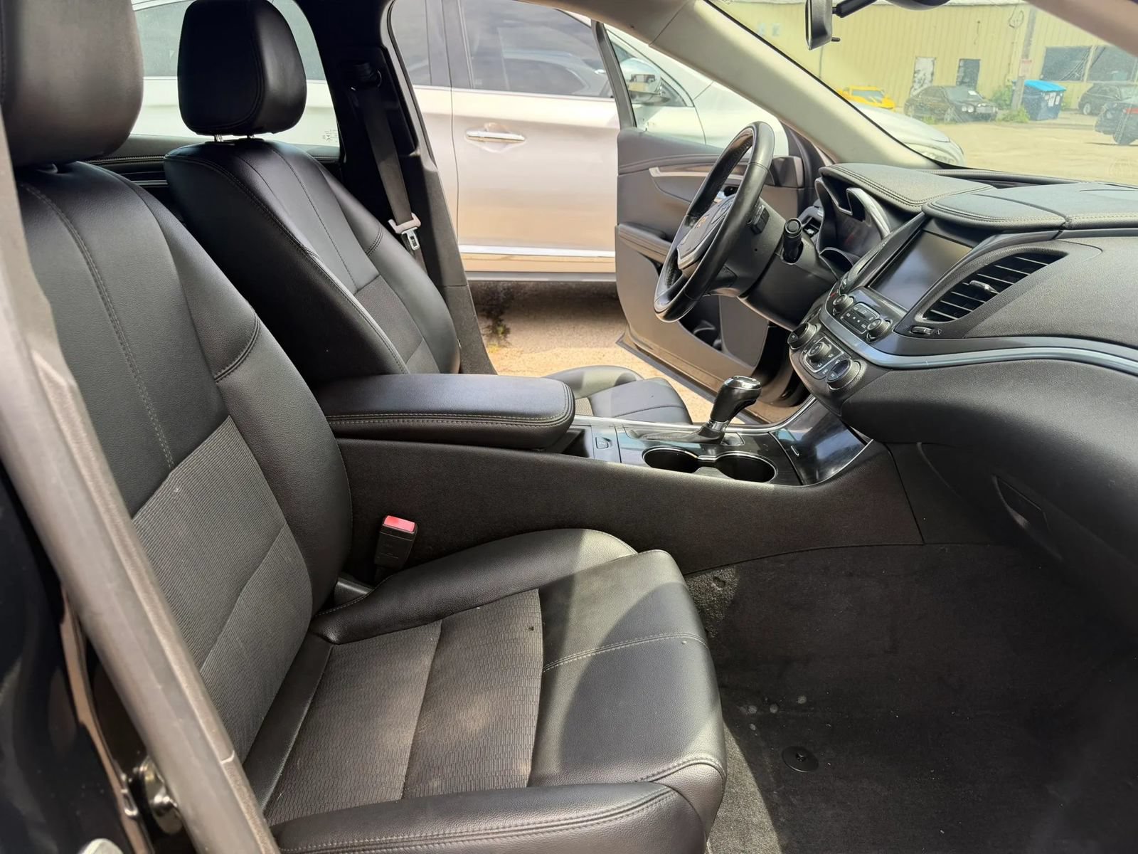 Used 2019 Chevrolet Impala LT FWD image 31
