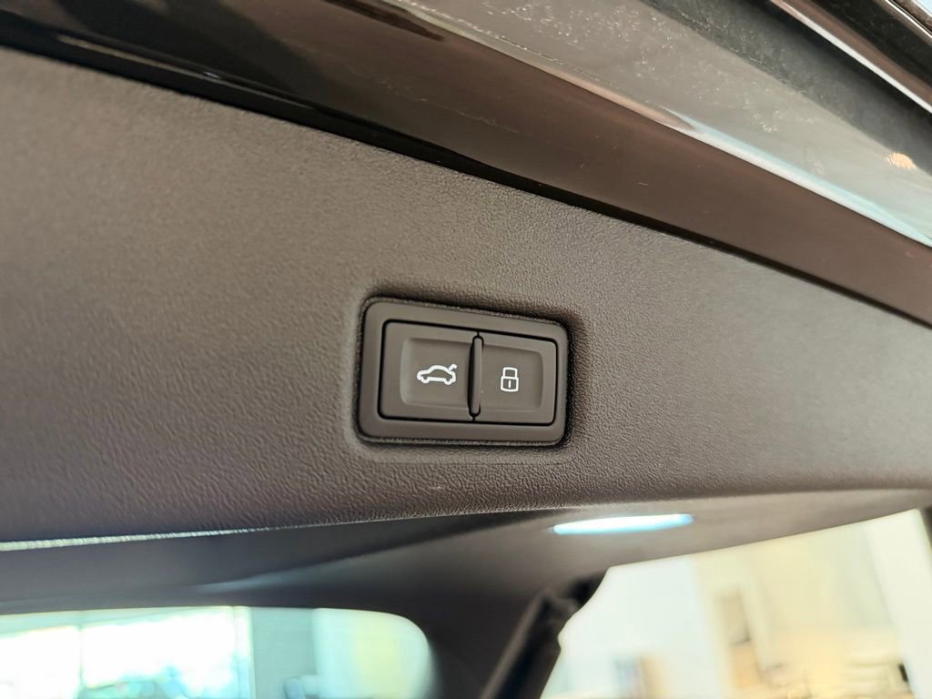 Used 2025 Audi Q5 Premium w/ Convenience Package AWD/4WD image 29