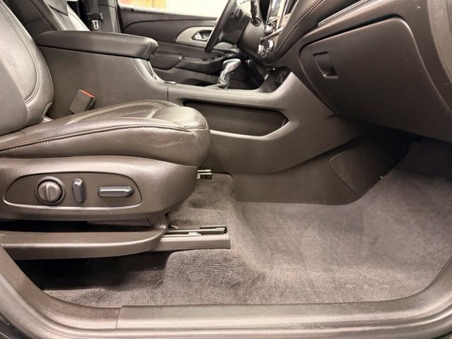 Used 2023 Chevrolet Traverse LT w/ LPO, Floor Liner Package FWD image 26