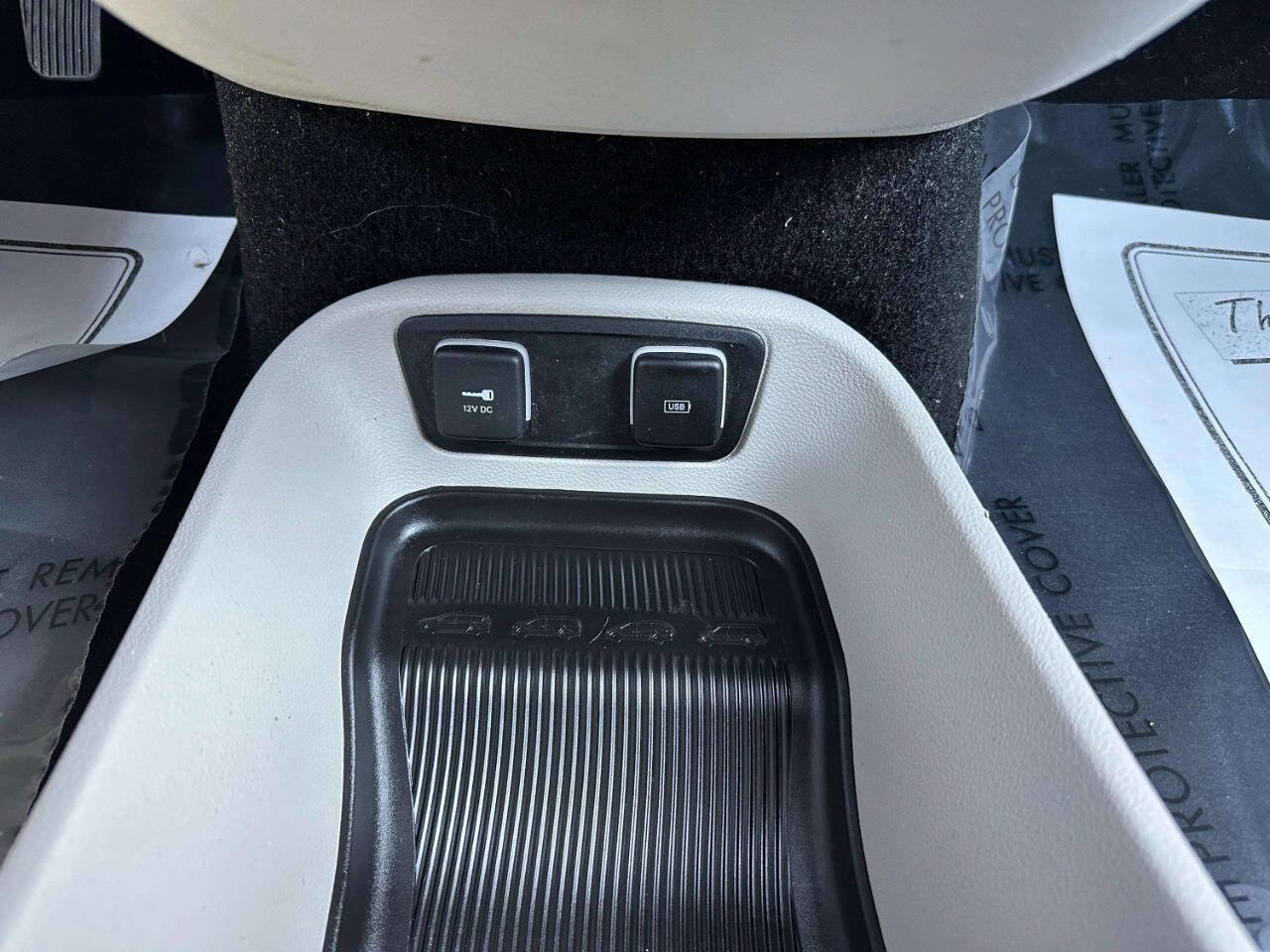 Used 2019 Chrysler Pacifica Touring Plus w/ Tire & Wheel Group FWD image 24