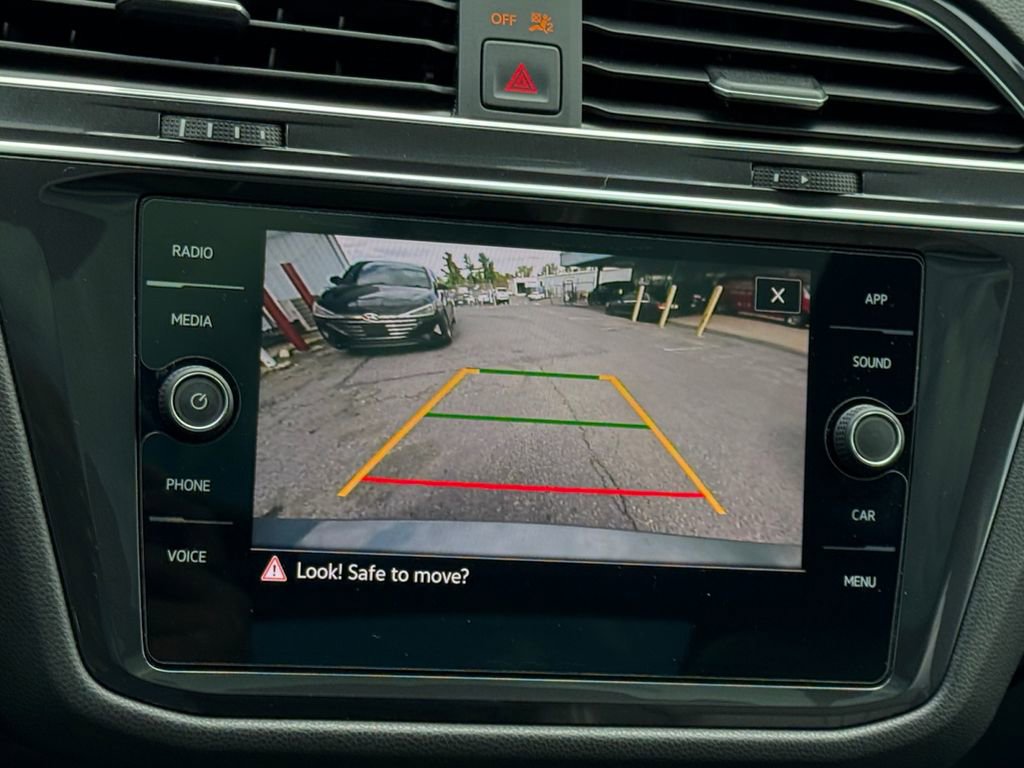 Used 2022 Volkswagen Tiguan SE R-Line AWD/4WD image 16