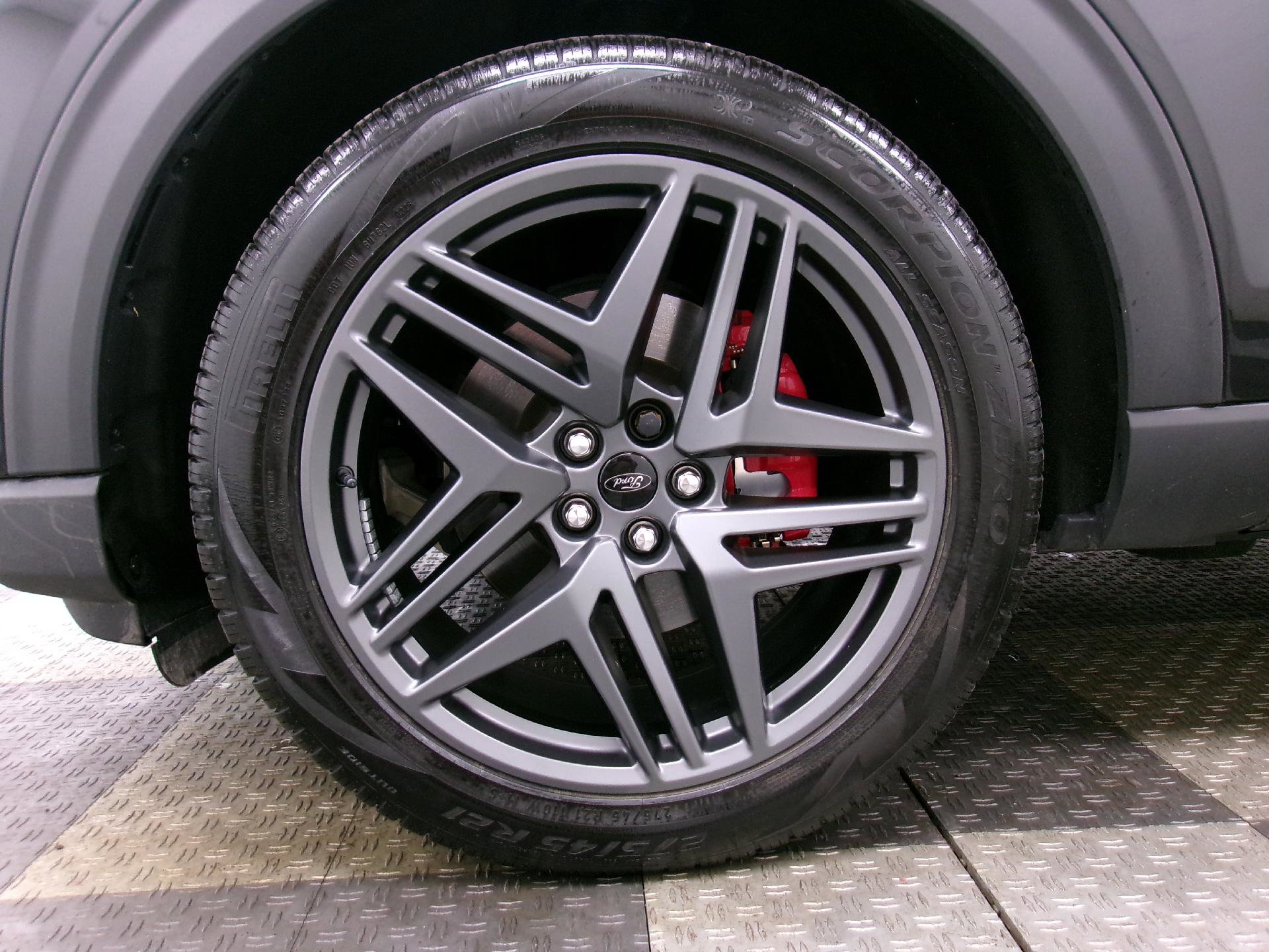 Used 2025 Ford Explorer ST image 17