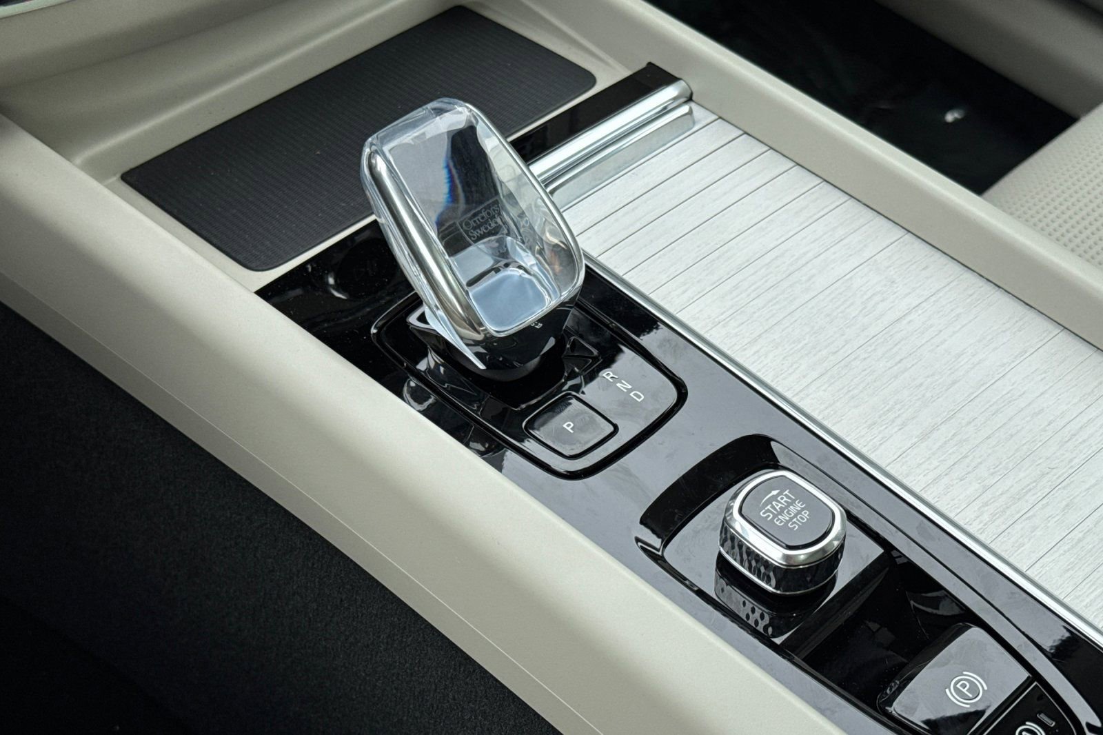 New 2026 Volvo XC60 B5 Ultra w/ Protection Package Premier image 24