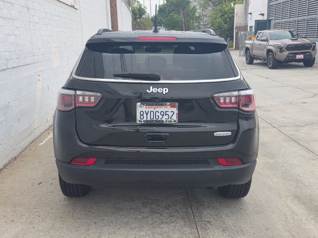 Used 2018 Jeep Compass Latitude w/ Popular Equipment Group FWD image 5