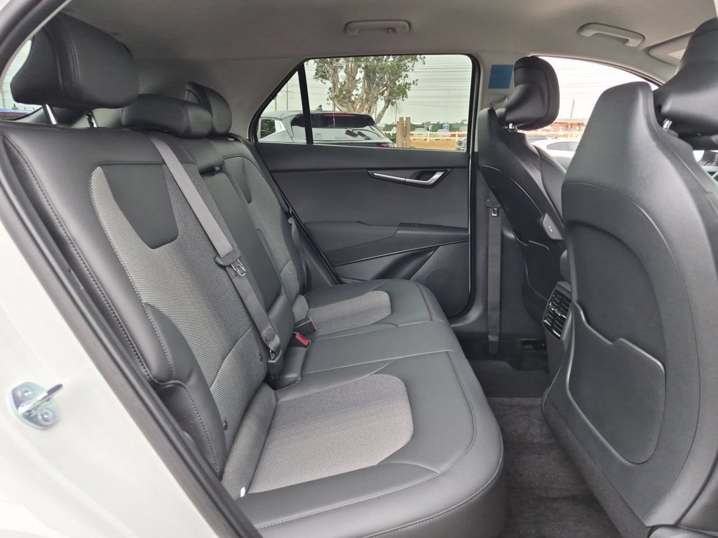 New 2026 Kia Niro EX FWD image 27