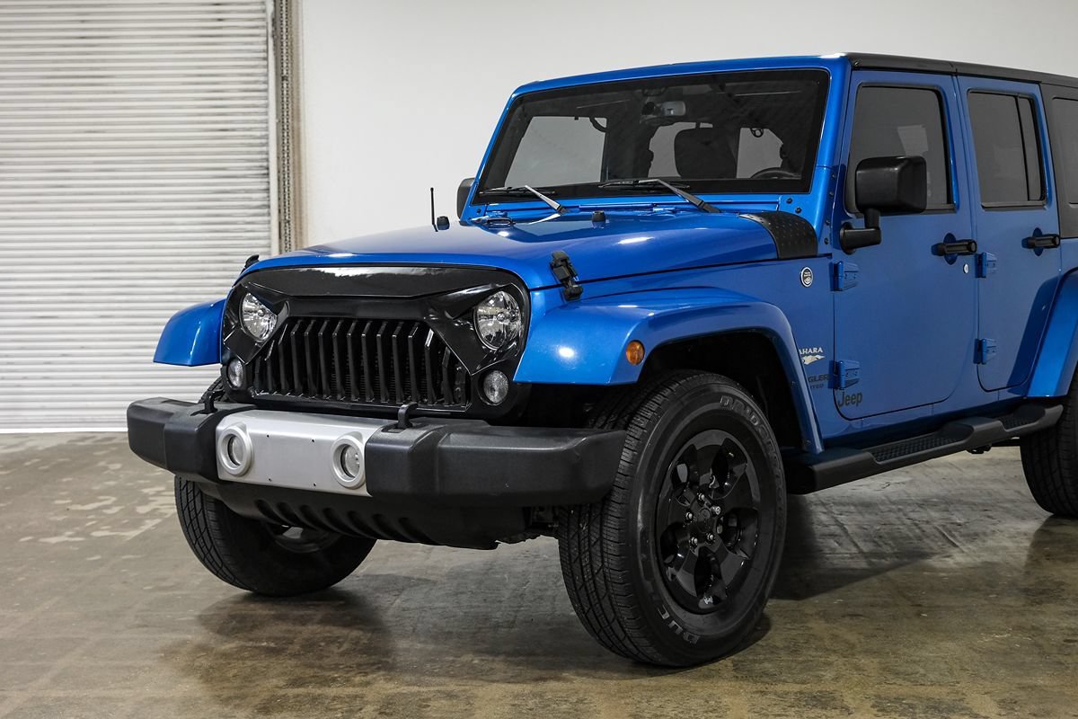Used 2015 Jeep Wrangler Unlimited Sahara w/ Connectivity Group AWD/4WD image 5