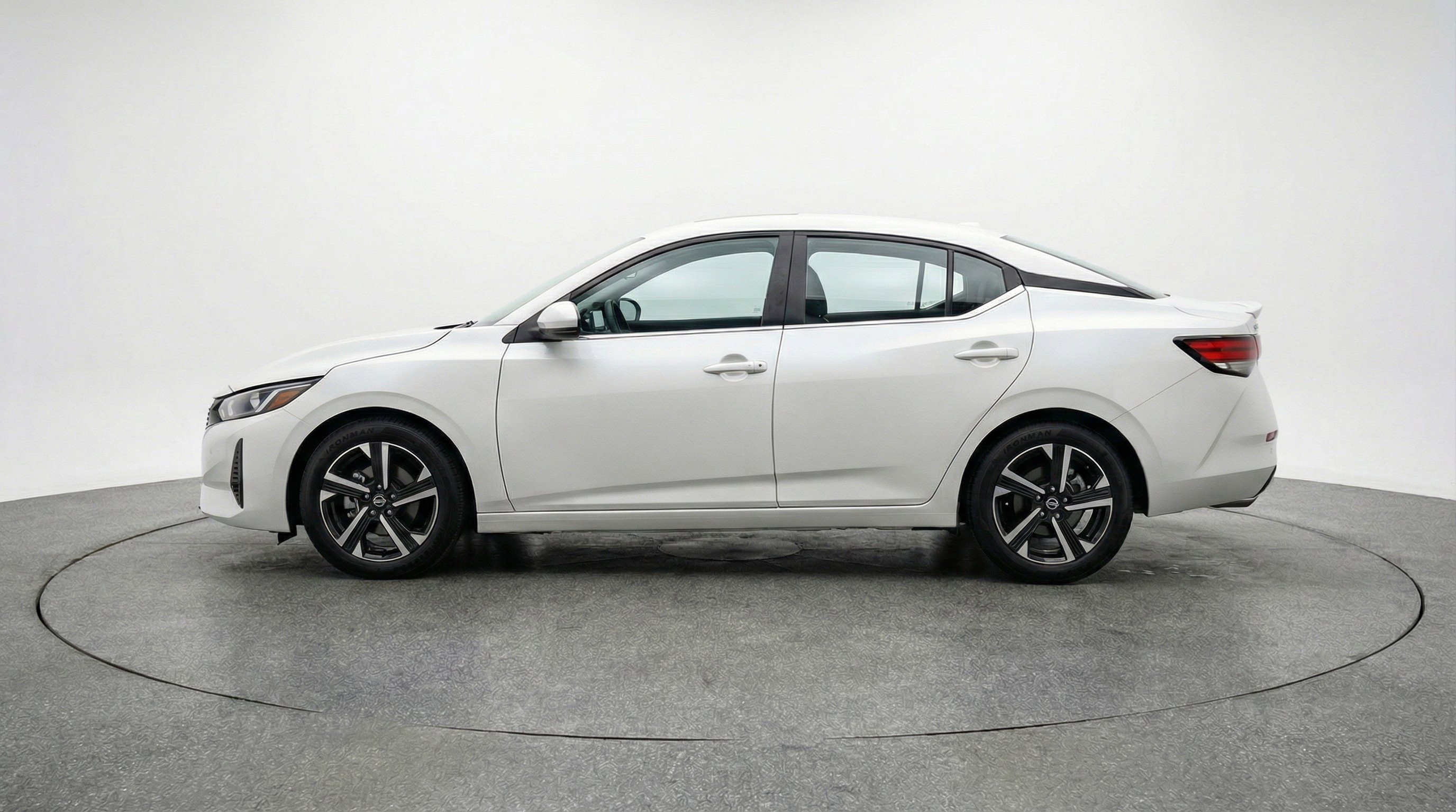 Used 2025 Nissan Sentra SV image 5