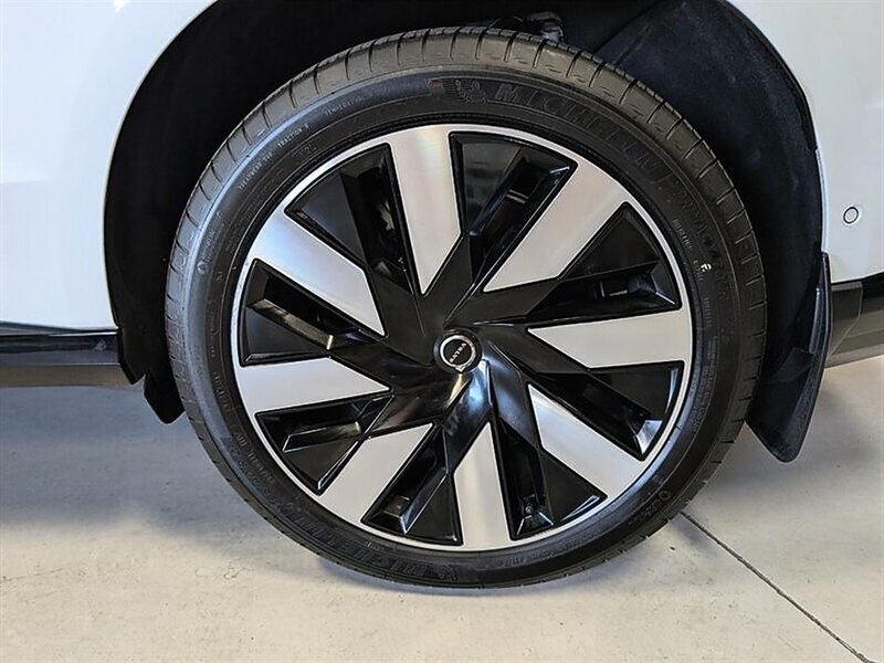 Used 2025 Volvo EX90 Ultra AWD/4WD image 14