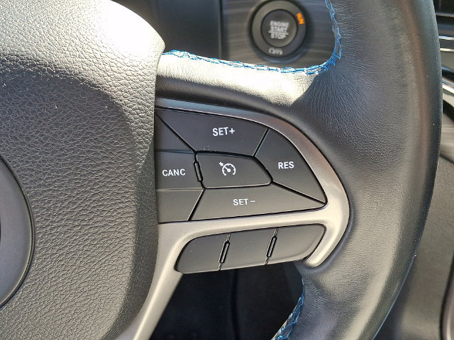 Used 2019 Jeep Grand Cherokee Laredo AWD/4WD image 24
