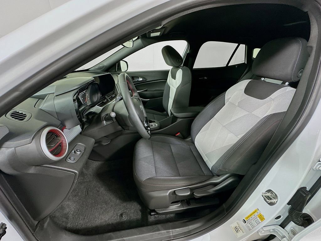 Used 2024 Chevrolet Trax RS image 20