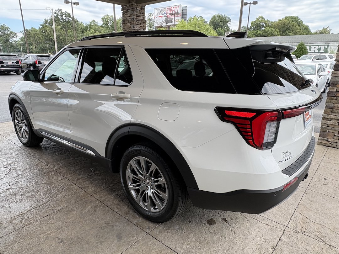 Used 2025 Ford Explorer Active w/ Active Comfort Package AWD/4WD image 8