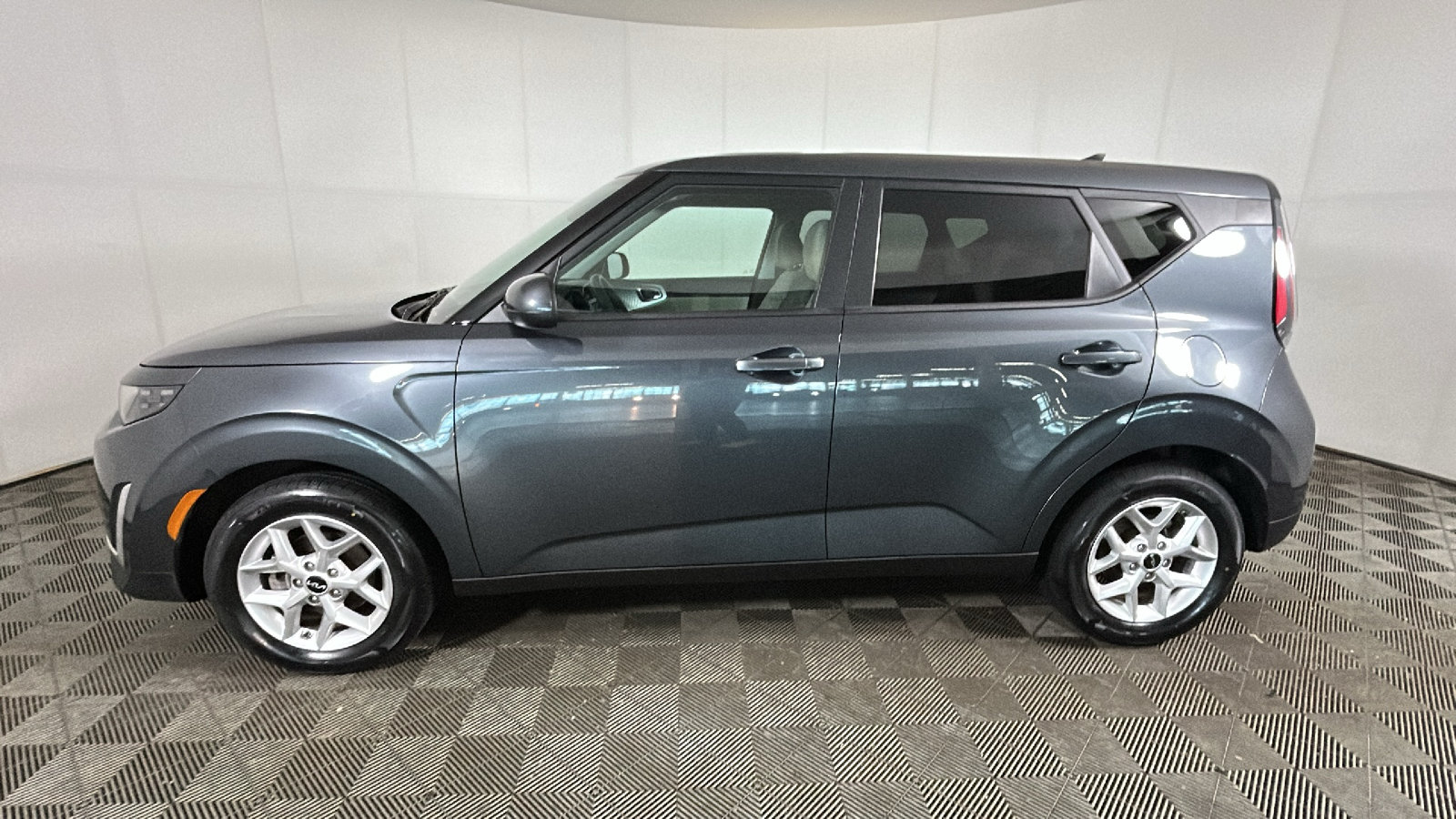 Used 2024 Kia Soul LX w/ Option Group 015 FWD image 5