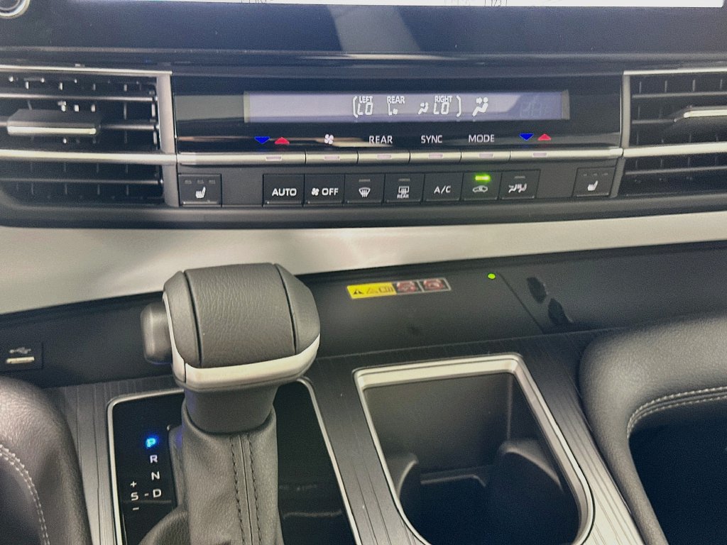 Used 2026 Toyota Sienna XLE FWD image 16
