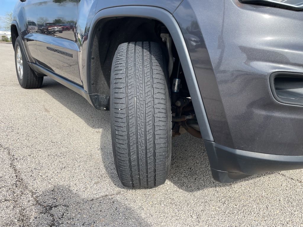 Used 2018 Jeep Grand Cherokee Laredo AWD/4WD image 16