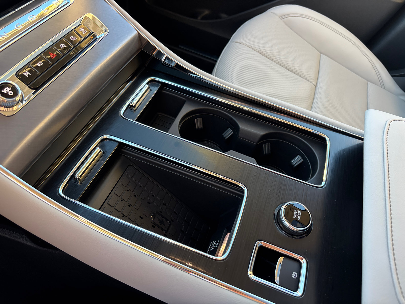 New 2027 Lincoln Aviator AWD image 21