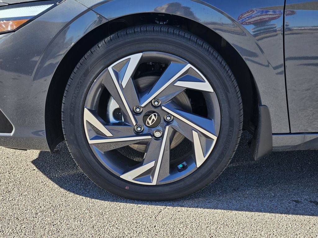 New 2025 Hyundai Elantra Limited FWD image 13