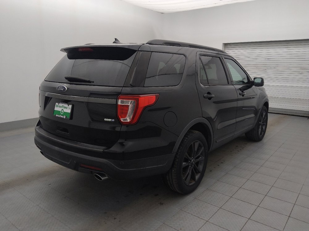Used 2018 Ford Explorer XLT w/ Equipment Group 202A image 9