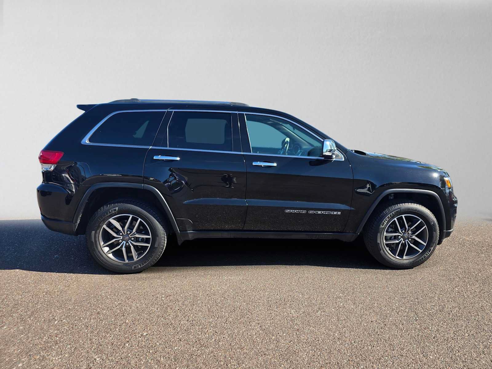 Used 2019 Jeep Grand Cherokee Limited w/ Luxury Group II AWD/4WD image 2