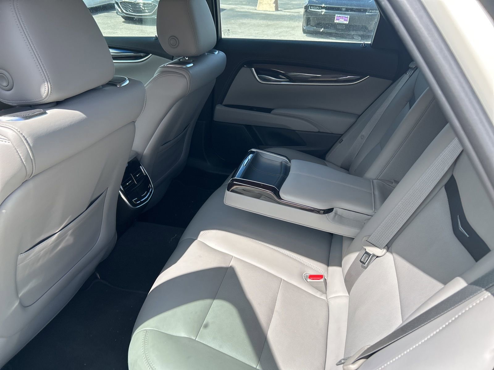 Used 2015 Cadillac XTS Premium image 11