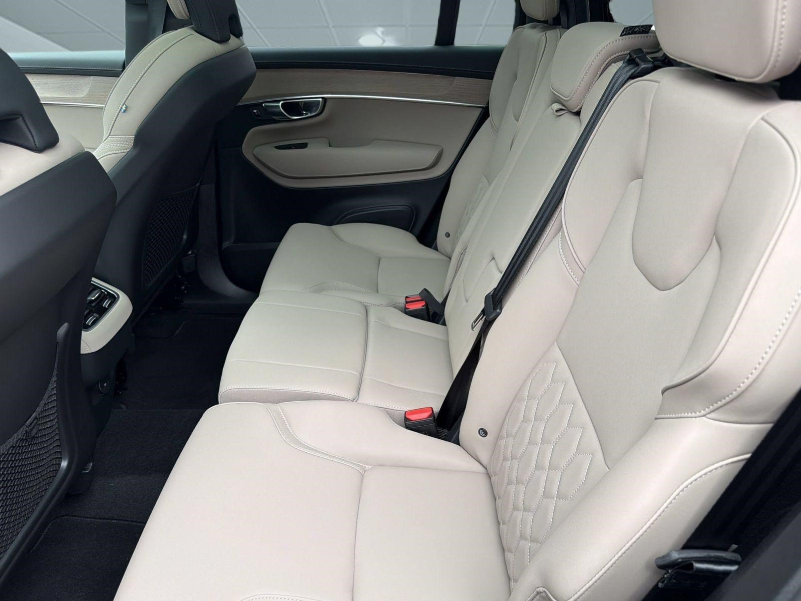 Certified 2025 Volvo XC90 B5 Plus AWD/4WD image 22
