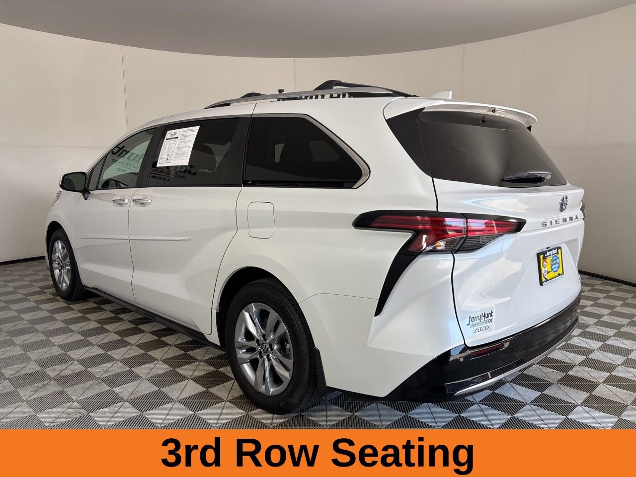 Used 2024 Toyota Sienna Limited AWD/4WD image 7