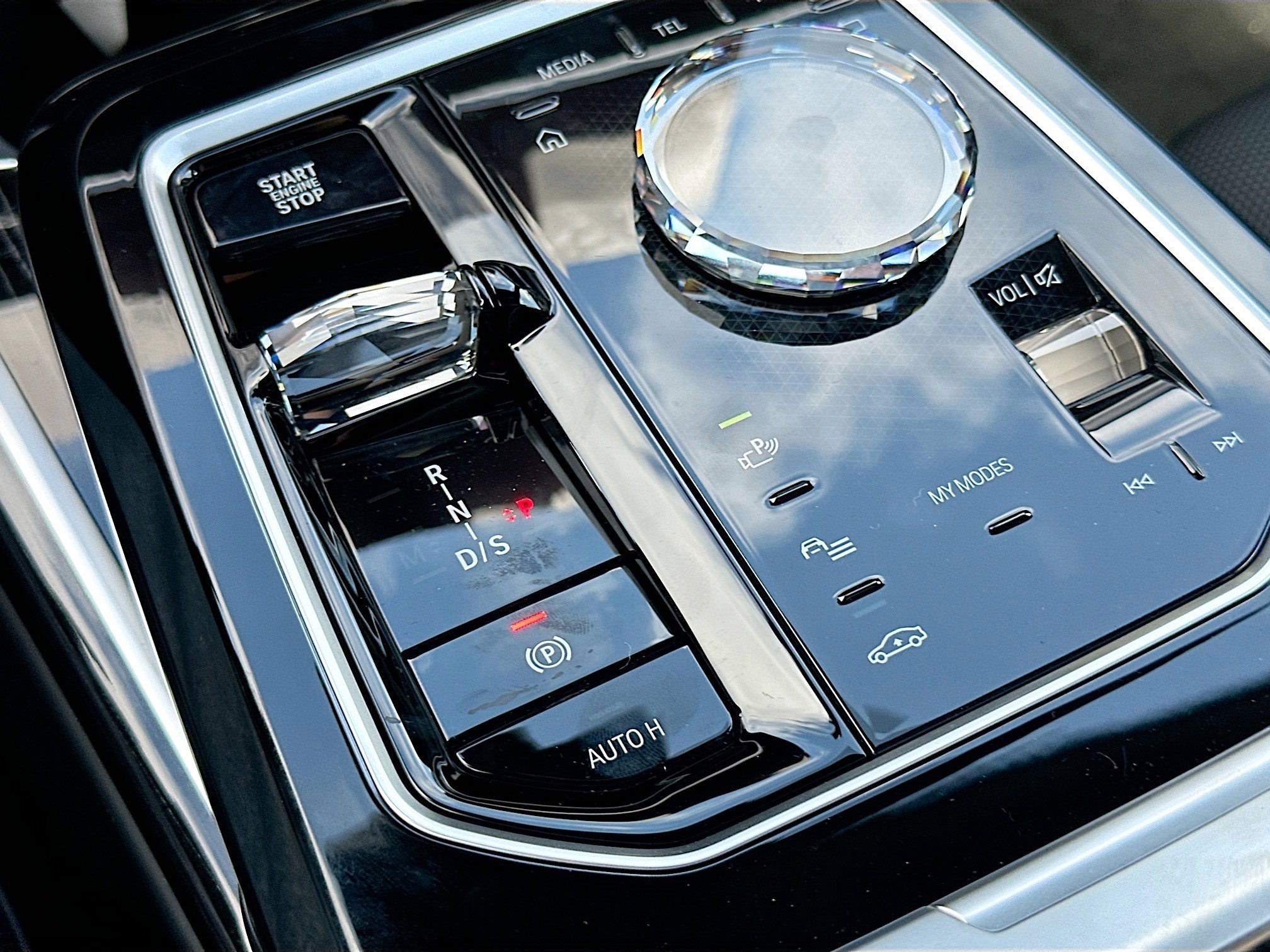 Used 2025 BMW 760i xDrive w/ Executive Package image 17