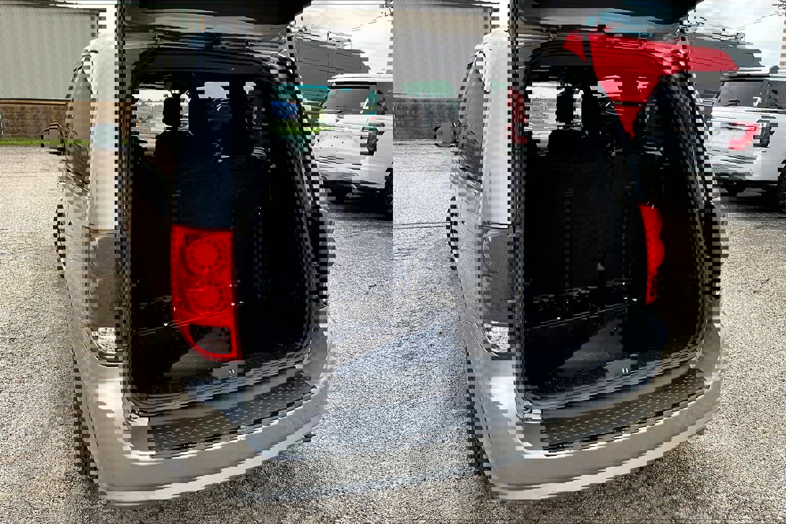 Used 2017 Dodge Grand Caravan SE image 19