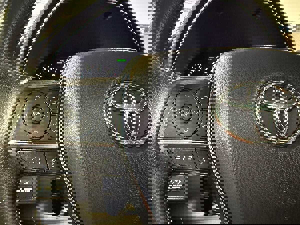 Used 2022 Toyota Avalon XLE image 14