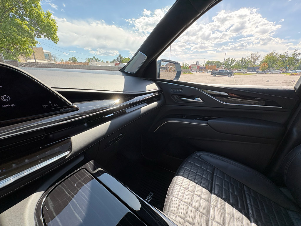 Used 2024 Cadillac Escalade V w/ LPO, ONYX Package AWD/4WD image 34