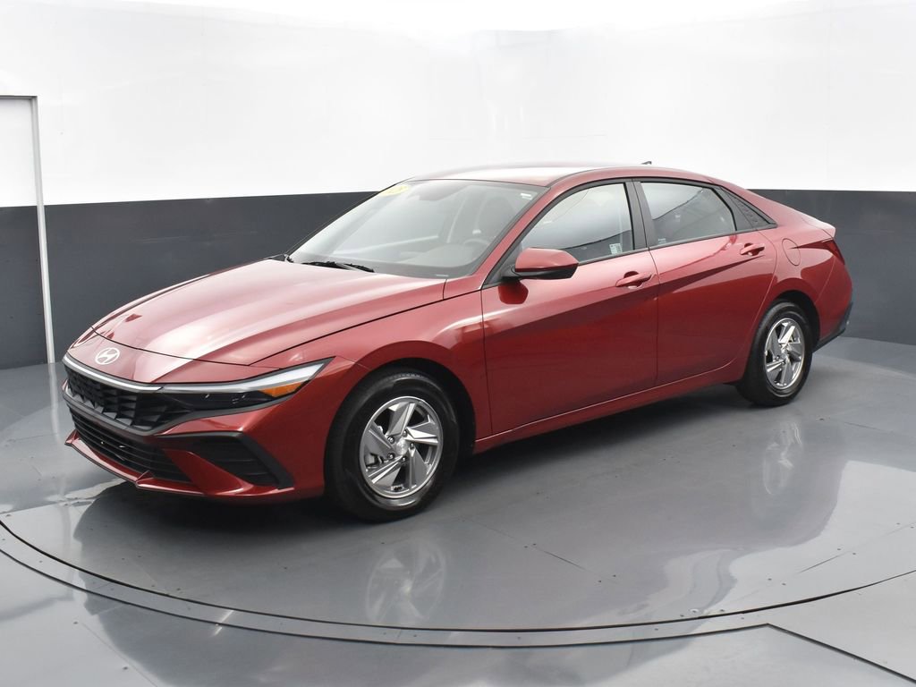 Used 2025 Hyundai Elantra SE image 8