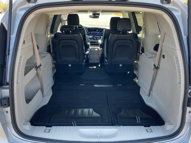 Used 2024 Chrysler Pacifica Touring-L FWD image 18