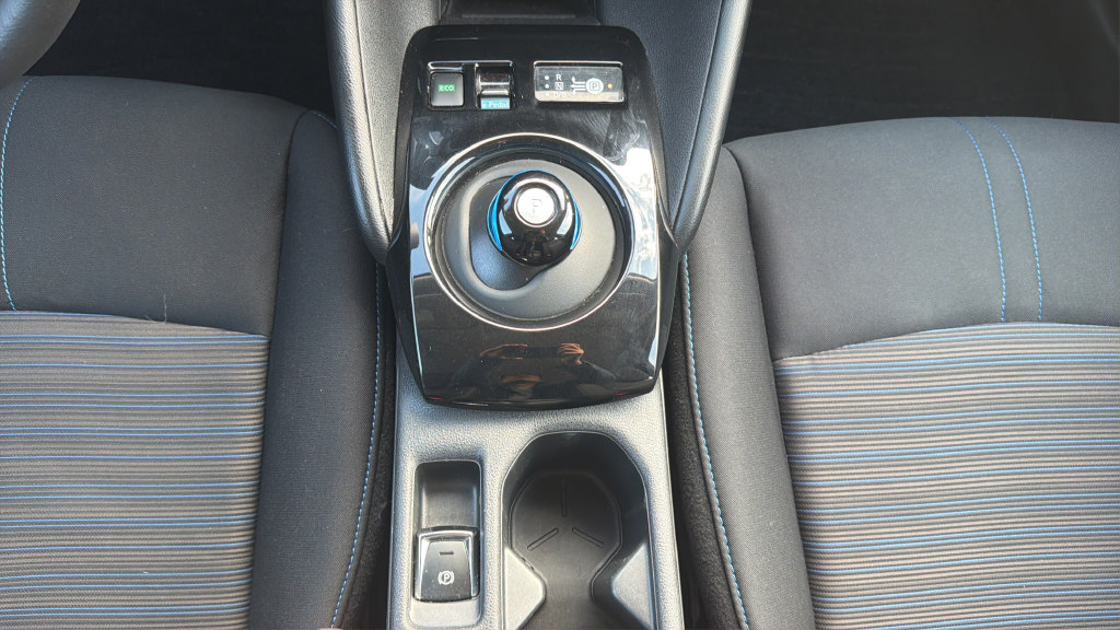 Certified 2025 Nissan Leaf SV Plus FWD image 14