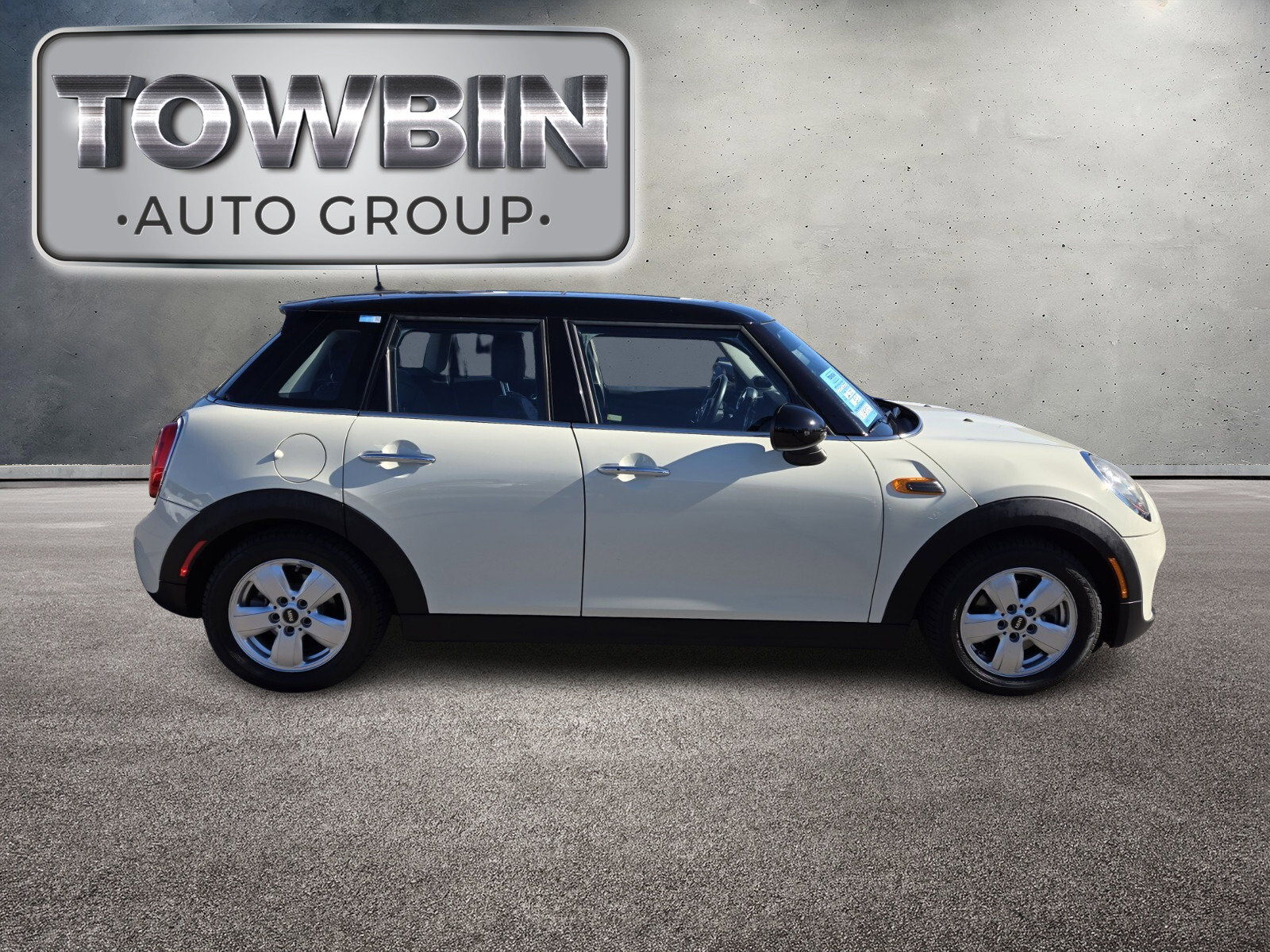 Used 2016 MINI Cooper 4-Door Hardtop image 3