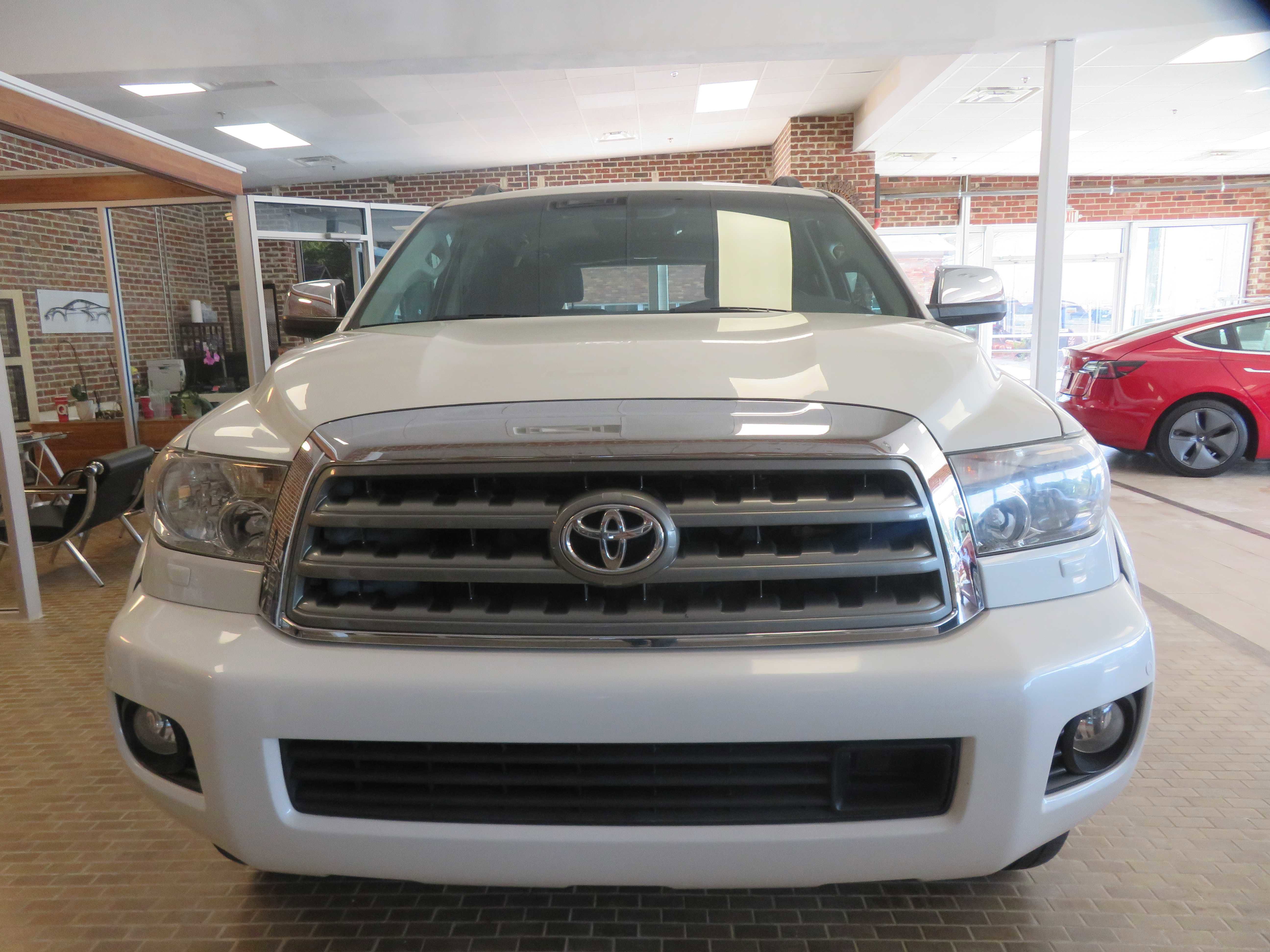 Used 2016 Toyota Sequoia Platinum AWD/4WD image 3