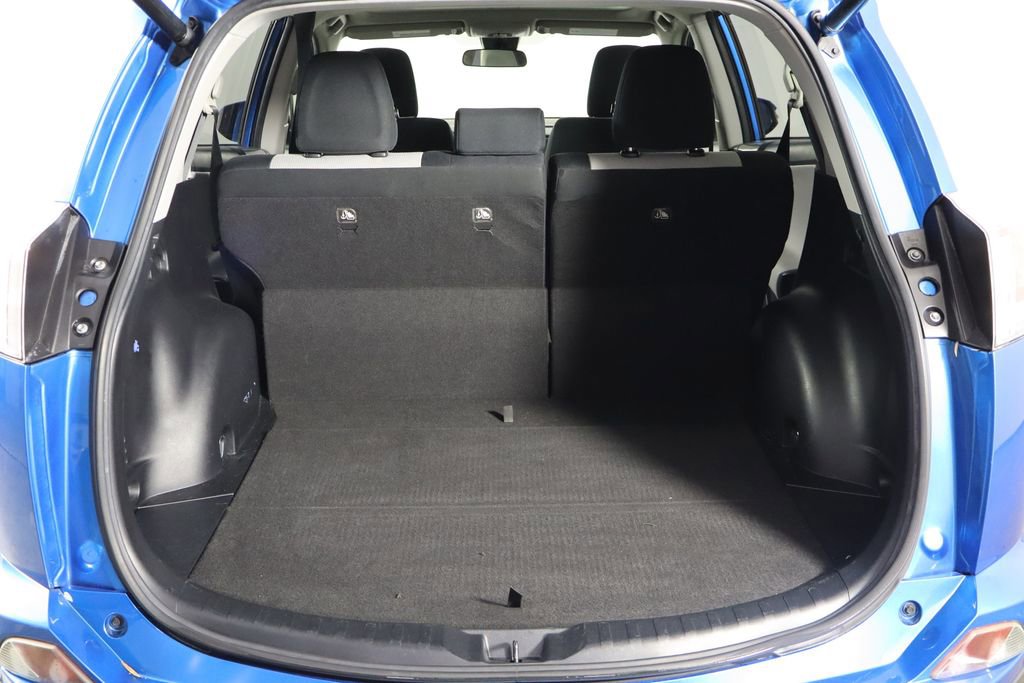 Used 2018 Toyota RAV4 XLE FWD image 18