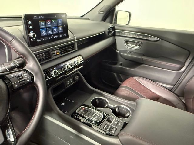 Used 2025 Honda Pilot Black Edition image 24
