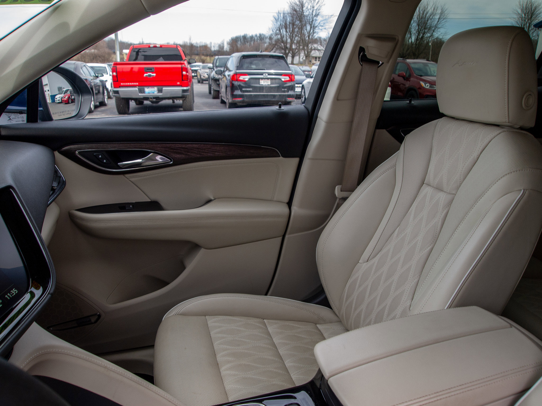 Used 2023 Buick Envision Avenir image 13